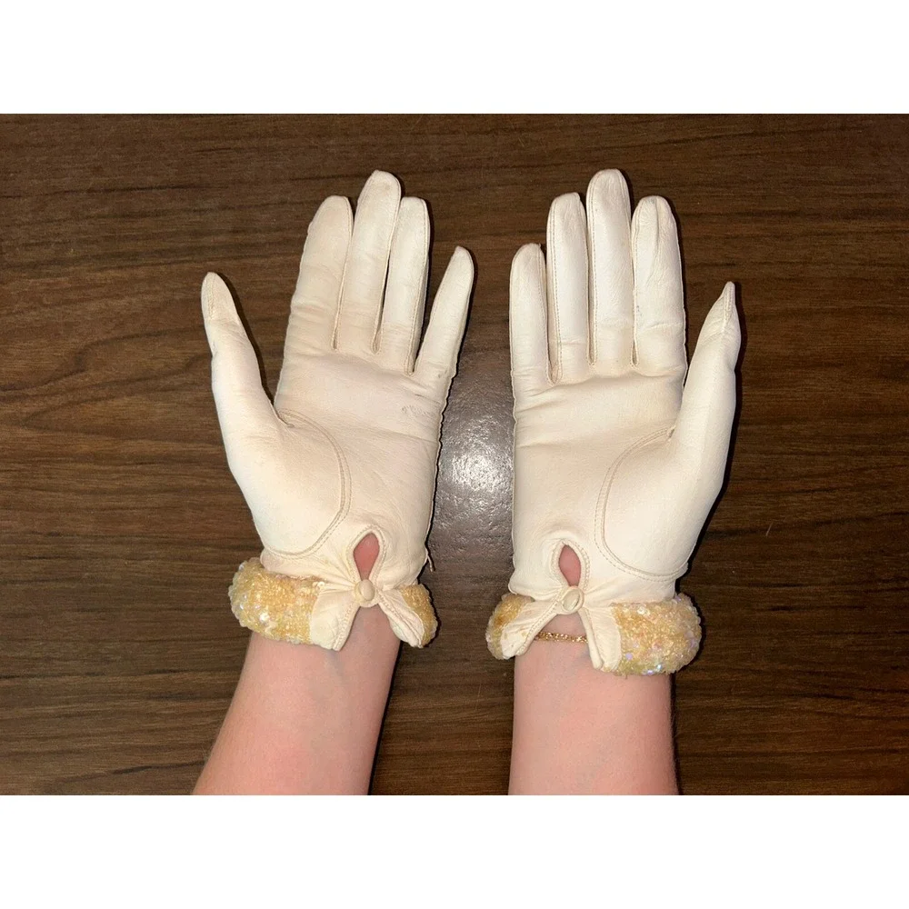Beautiful Vintage Beige Leather Gloves With Sequins Wrist‎ Size 6 1/2